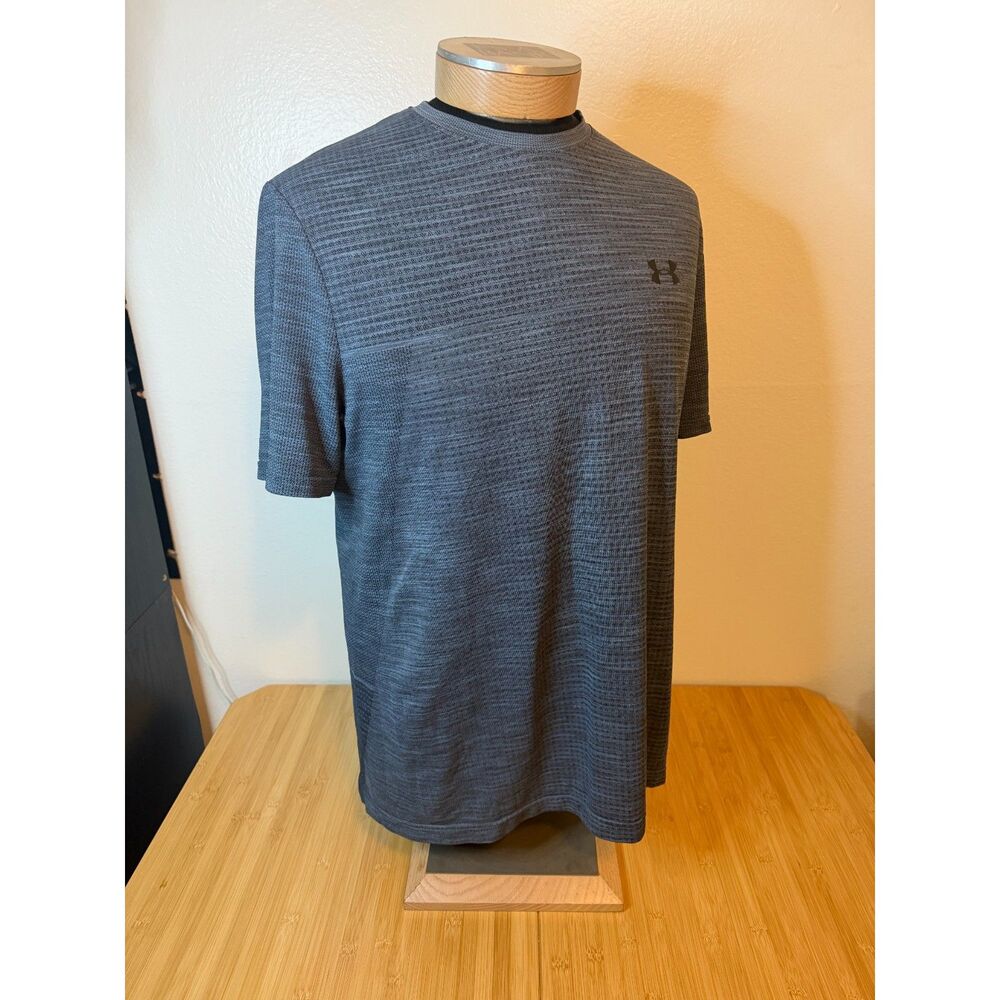 Under Armour Seamless Short Sleeve Shirt Mens L Gray Vertical Back Logo Tee